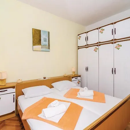 Three-bedroom Holiday In Mljet *