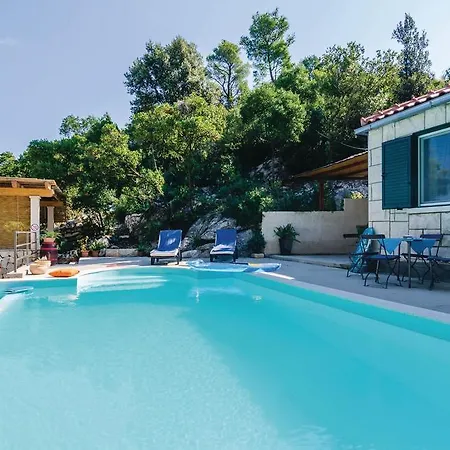 Three-bedroom Holiday In Mljet
