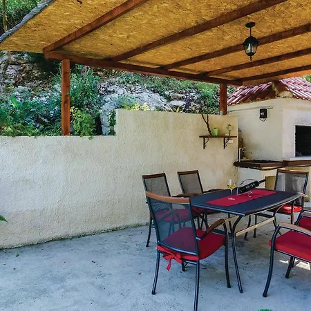 Three-bedroom Holiday In Mljet Sobra