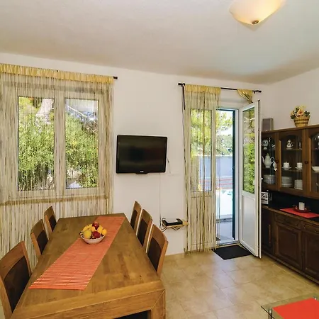Three-bedroom Holiday In Mljet