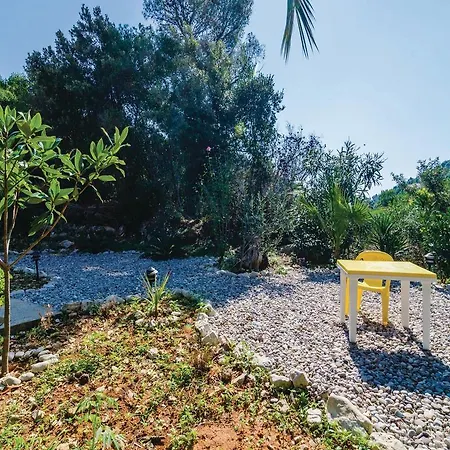 Three-bedroom Holiday In Mljet Sobra